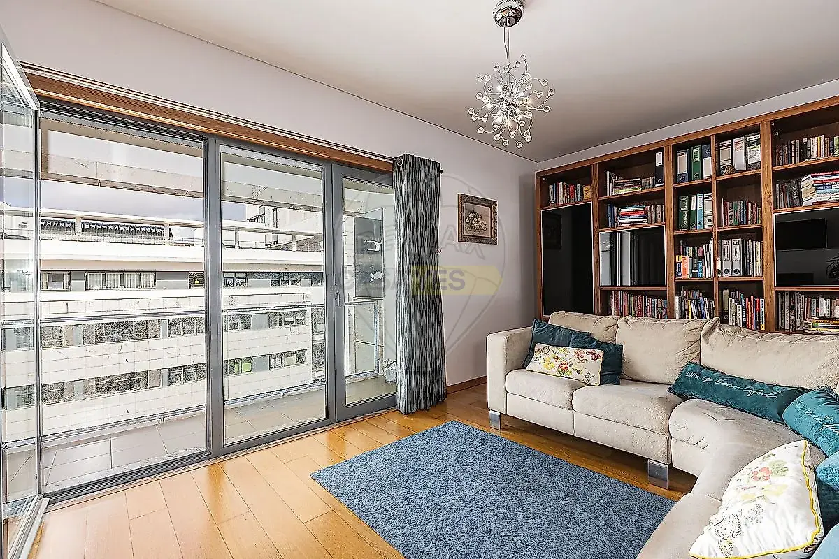 Apartamento T3 à venda em Venteira, Amadora — foto 2
